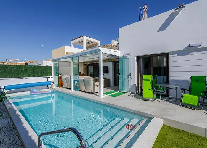 Luxe Villa Met Verwarmd Zwembad